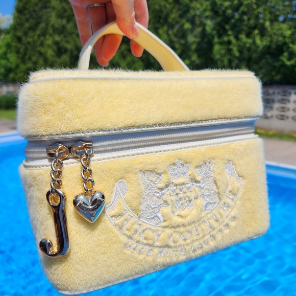 SOLD  Juicy Couture Train Case Cosmetic Case Travel Bag - Picture 2 of 14